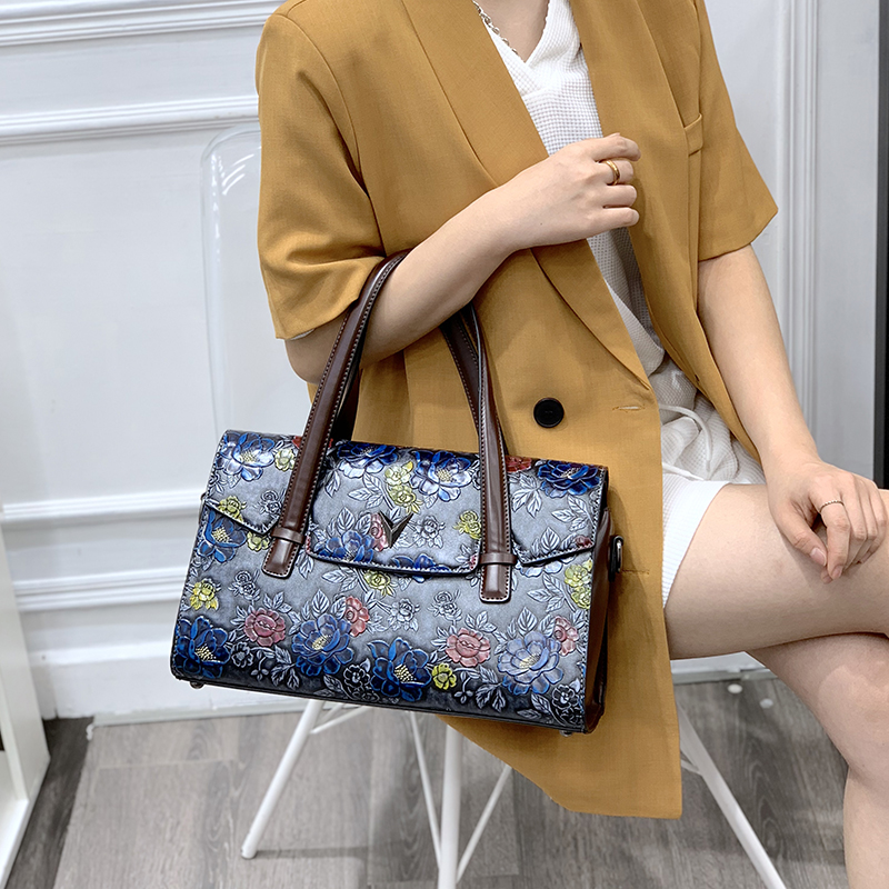 Luxury Bags That Are Vegan - Vintage Torebki Damskie z Wytłaczanymi Kwiatami