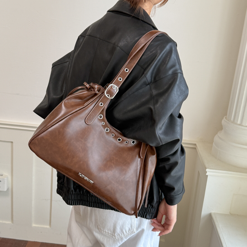 Torebki damskie w stylu vintag – Luxury Bags That Are Vegan recenzja i cena