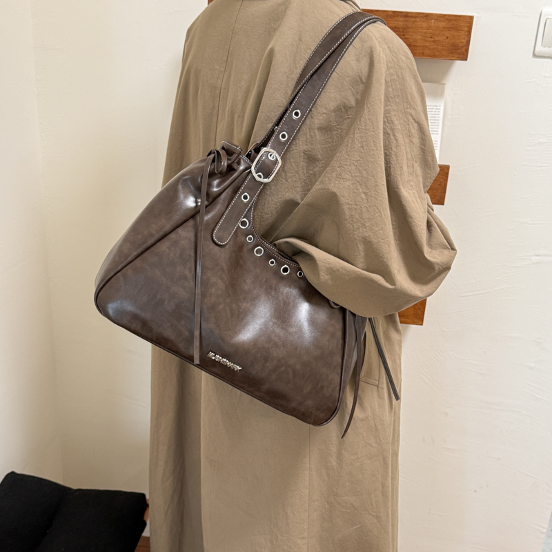 Torebki damskie w stylu vintag – Luxury Bags That Are Vegan recenzja i cena