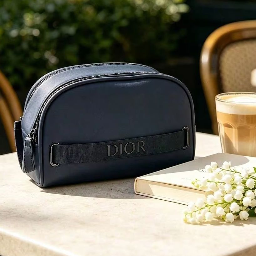 Niebieska kosmetyczka Dior w k – Luxury Bags Dior recenzja i cena