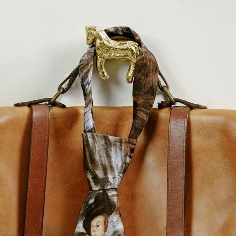 Wieszak ścienny w kształcie ko – Luxury Bags Storage recenzja i cena